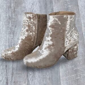 Room Of Fashion Velvet Ankle Bootie Womens 7 Champagne Blush Chunky Block Heel